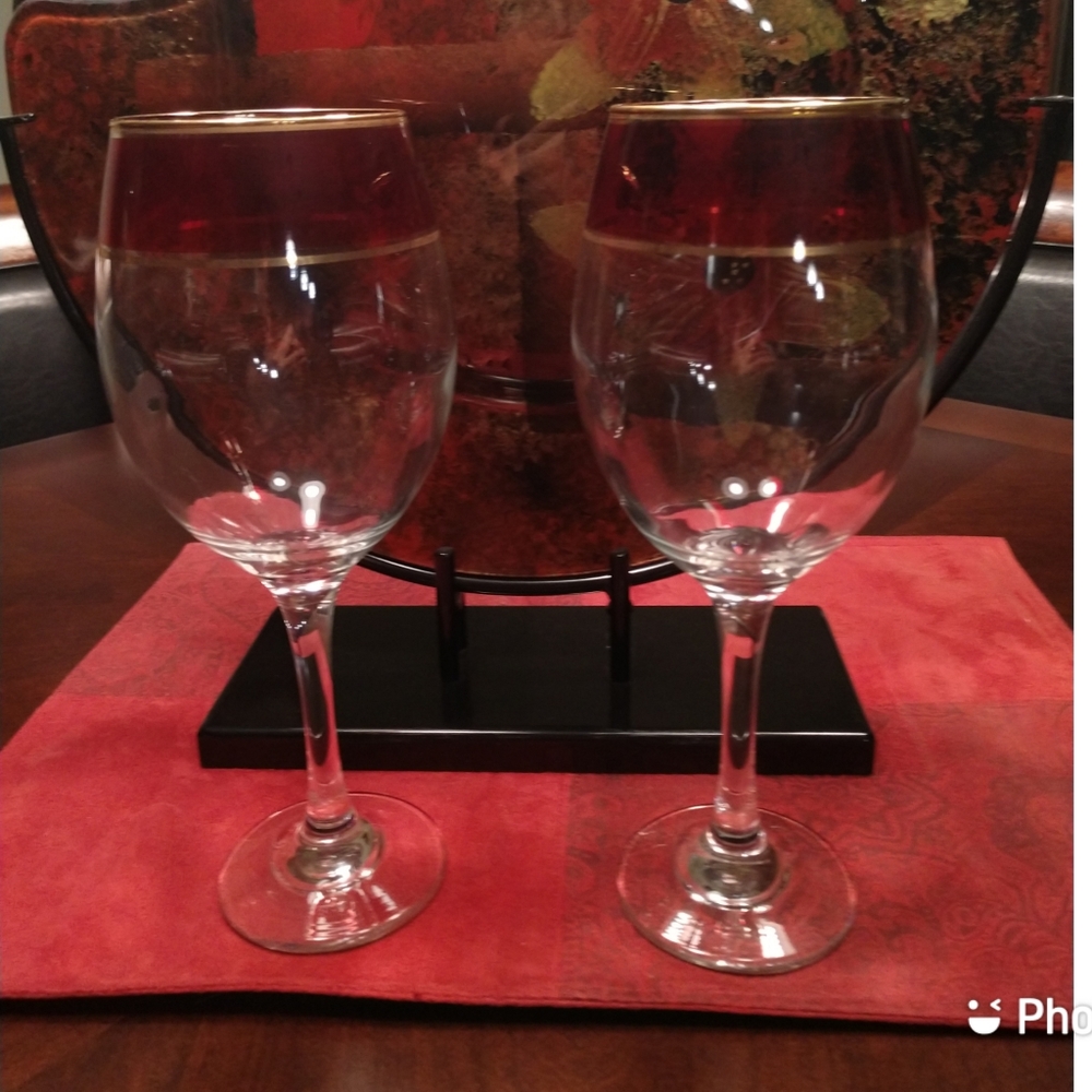Red And Gold Christmas Wine Glasses